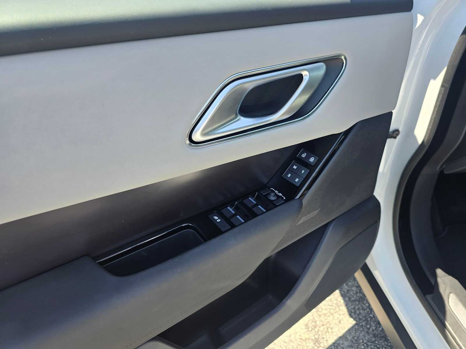 2026 Land Rover Range Rover Velar Dynamic SE