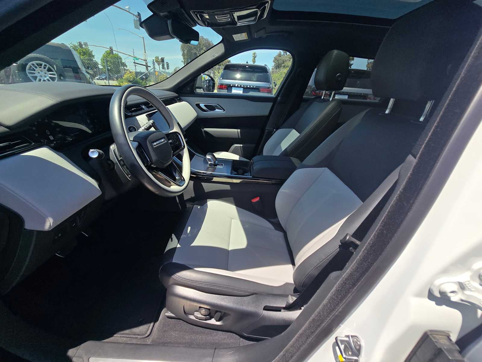 2026 Land Rover Range Rover Velar Dynamic SE