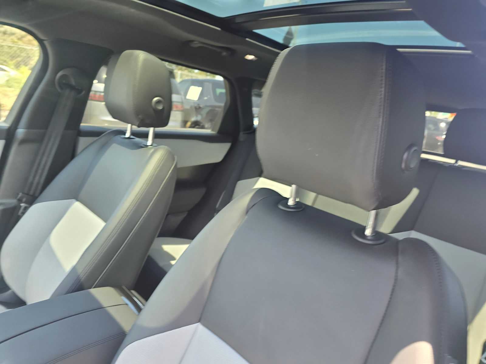 2026 Land Rover Range Rover Velar Dynamic SE