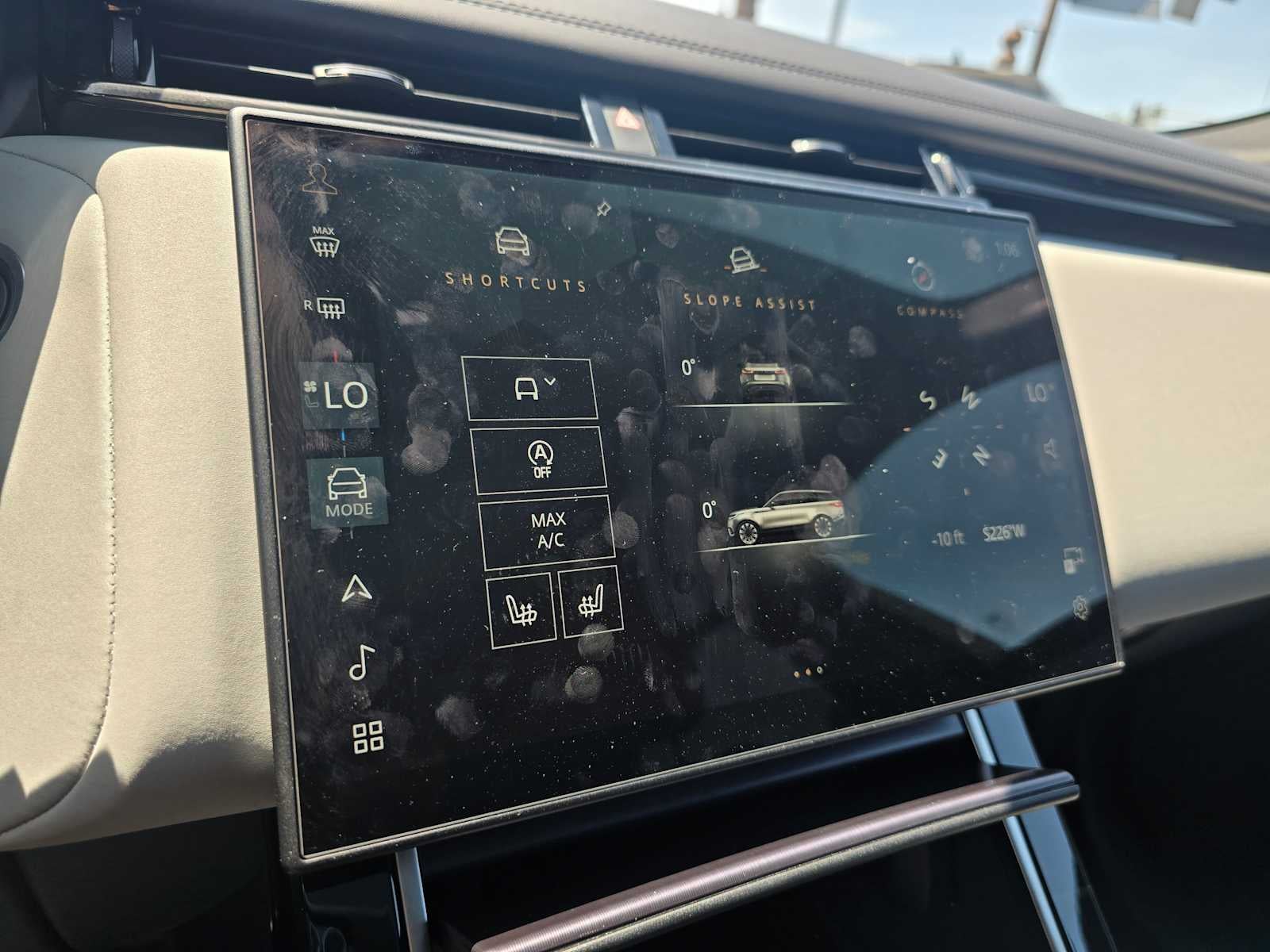2026 Land Rover Range Rover Velar Dynamic SE