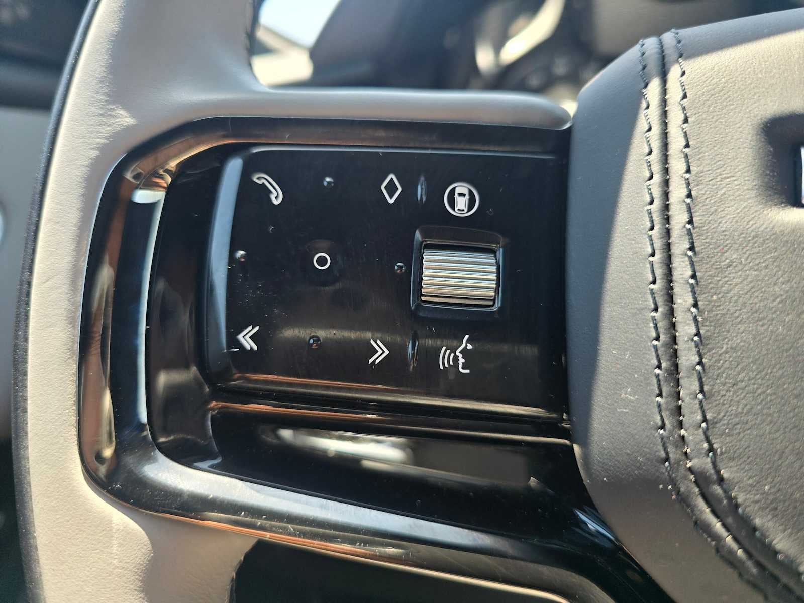 2026 Land Rover Range Rover Velar Dynamic SE
