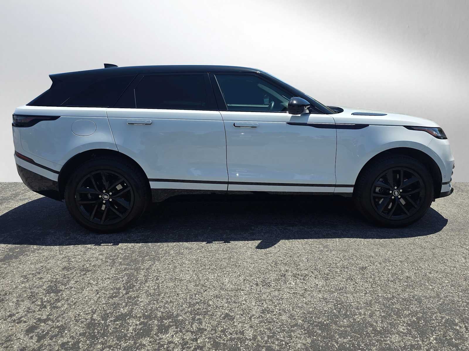 2026 Land Rover Range Rover Velar Dynamic SE