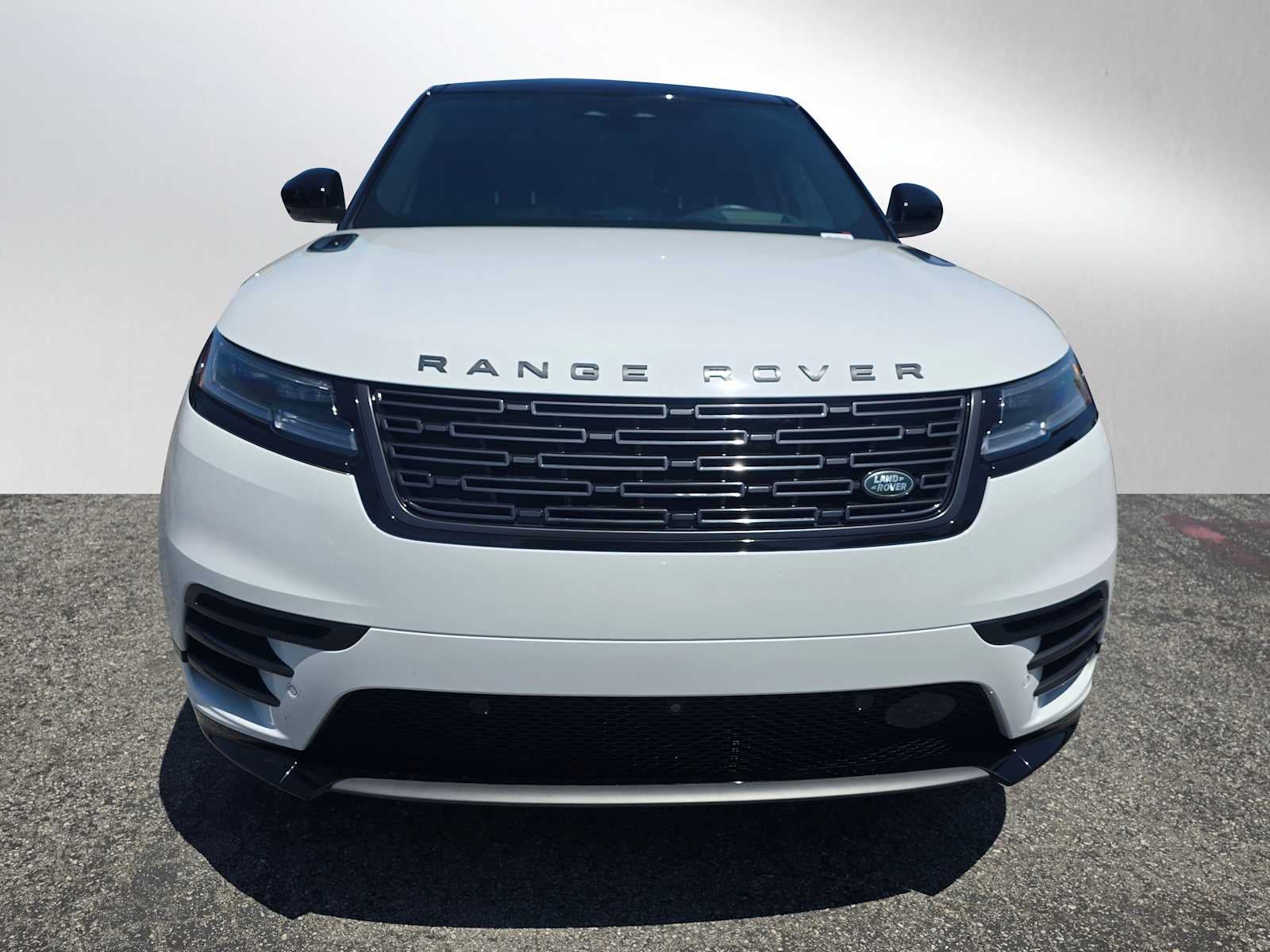 2026 Land Rover Range Rover Velar Dynamic SE