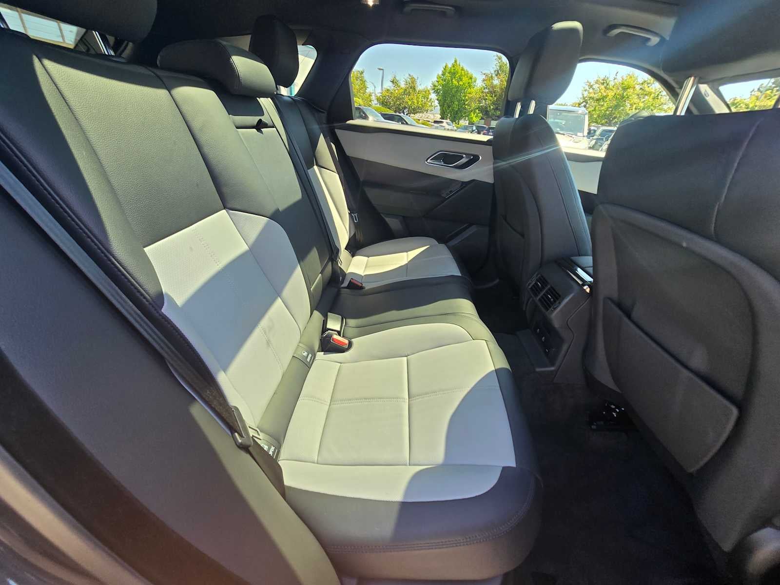 2026 Land Rover Range Rover Velar Dynamic SE
