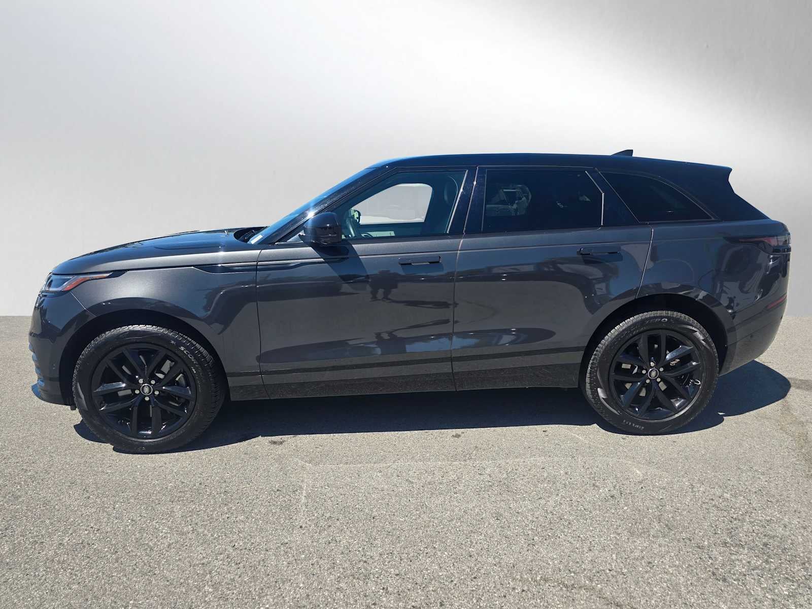 2026 Land Rover Range Rover Velar Dynamic SE