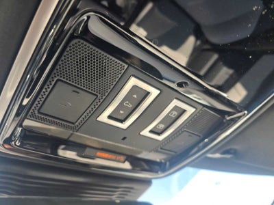 2026 Land Rover Range Rover Velar Dynamic SE