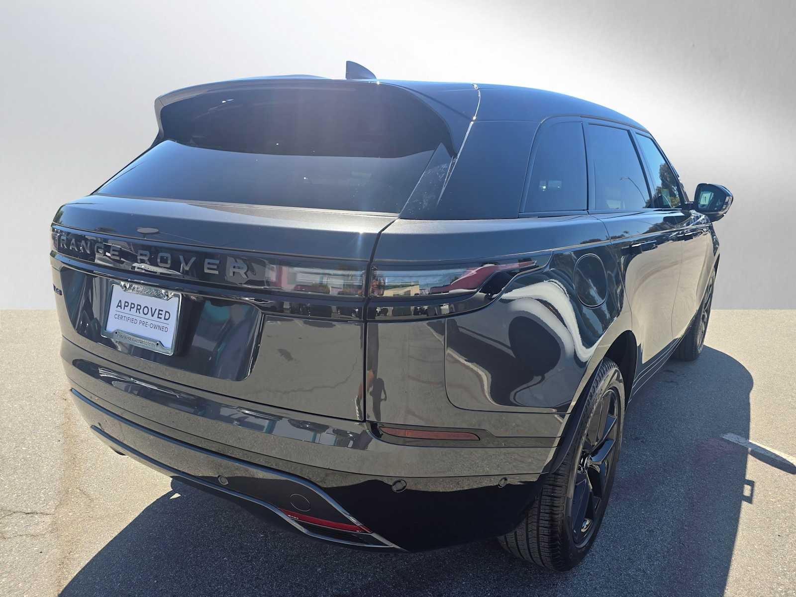 2026 Land Rover Range Rover Velar Dynamic SE