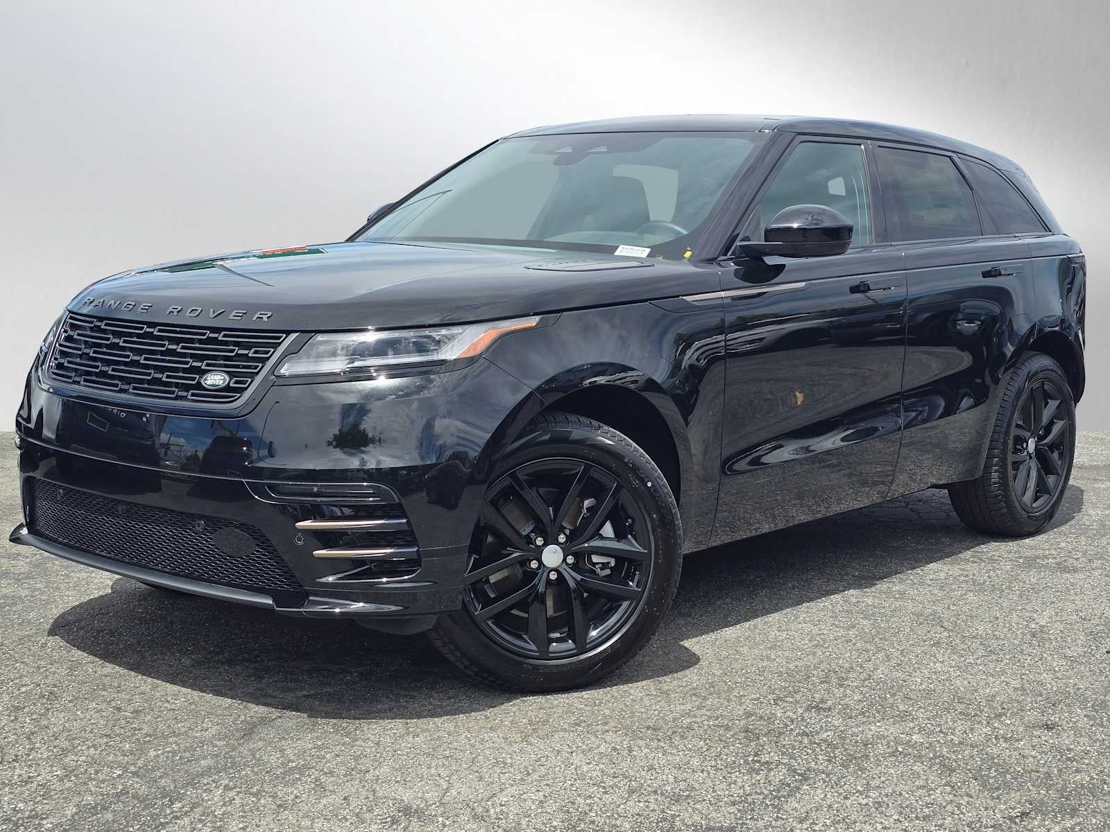 2025 Land Rover Range Rover Velar Dynamic SE