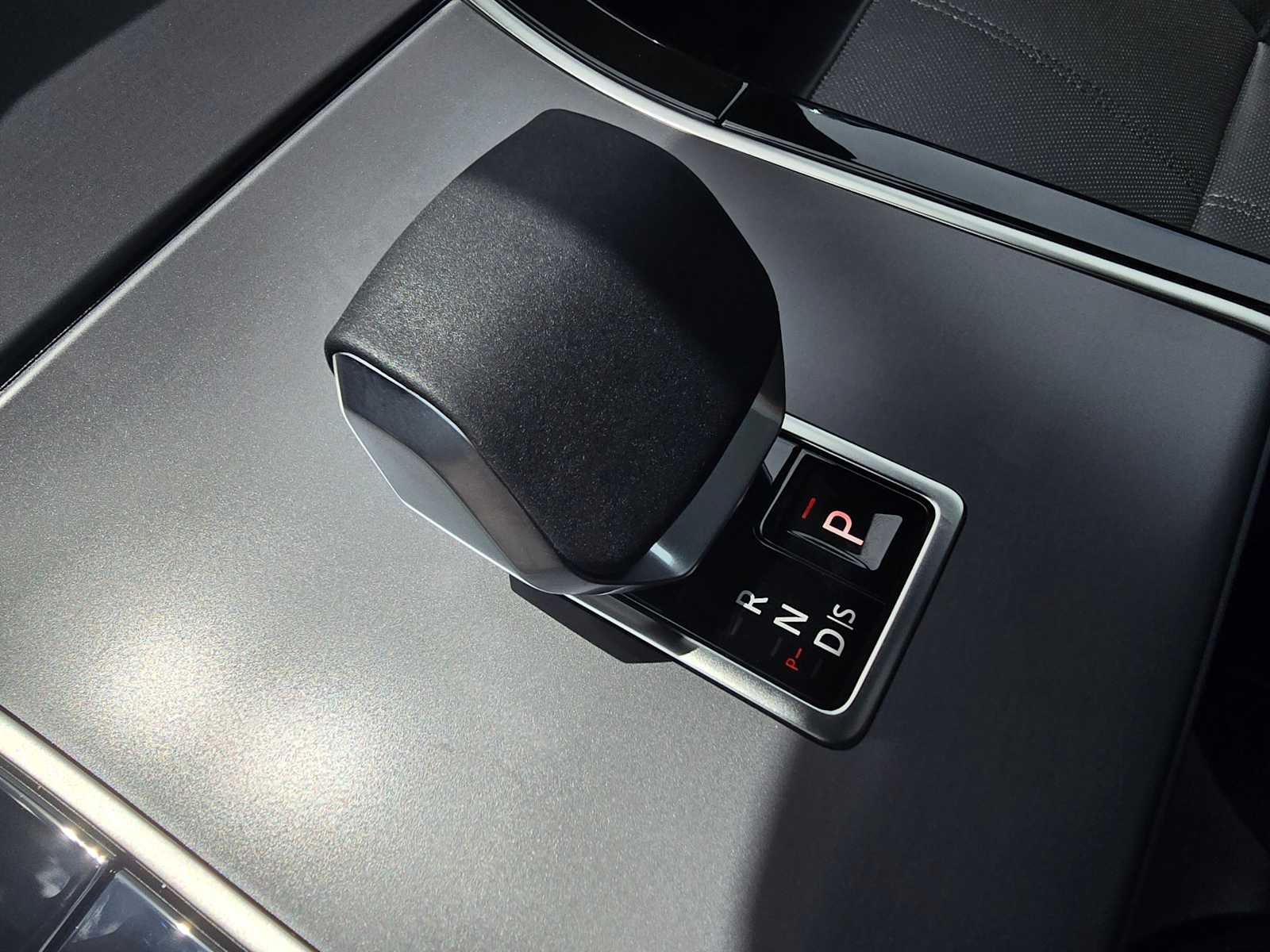 2025 Land Rover Range Rover Velar Dynamic SE