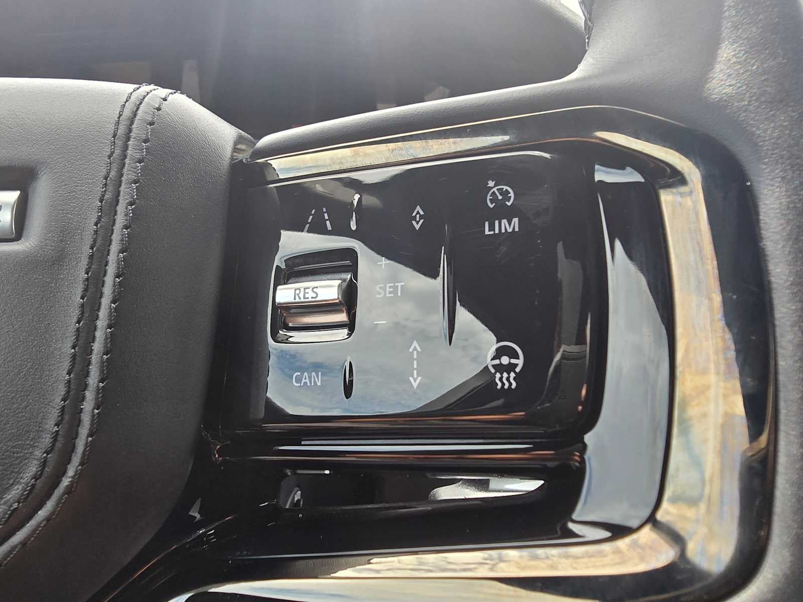 2025 Land Rover Range Rover Velar Dynamic SE