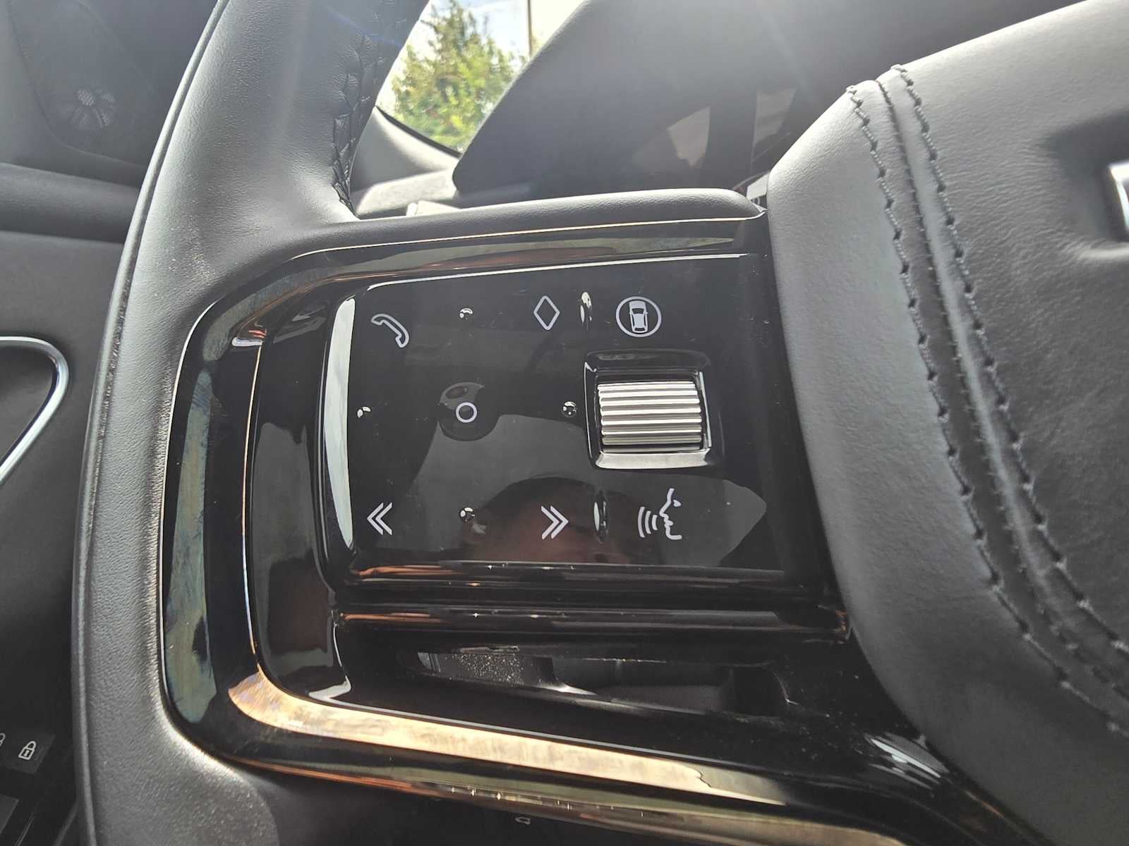 2025 Land Rover Range Rover Velar Dynamic SE