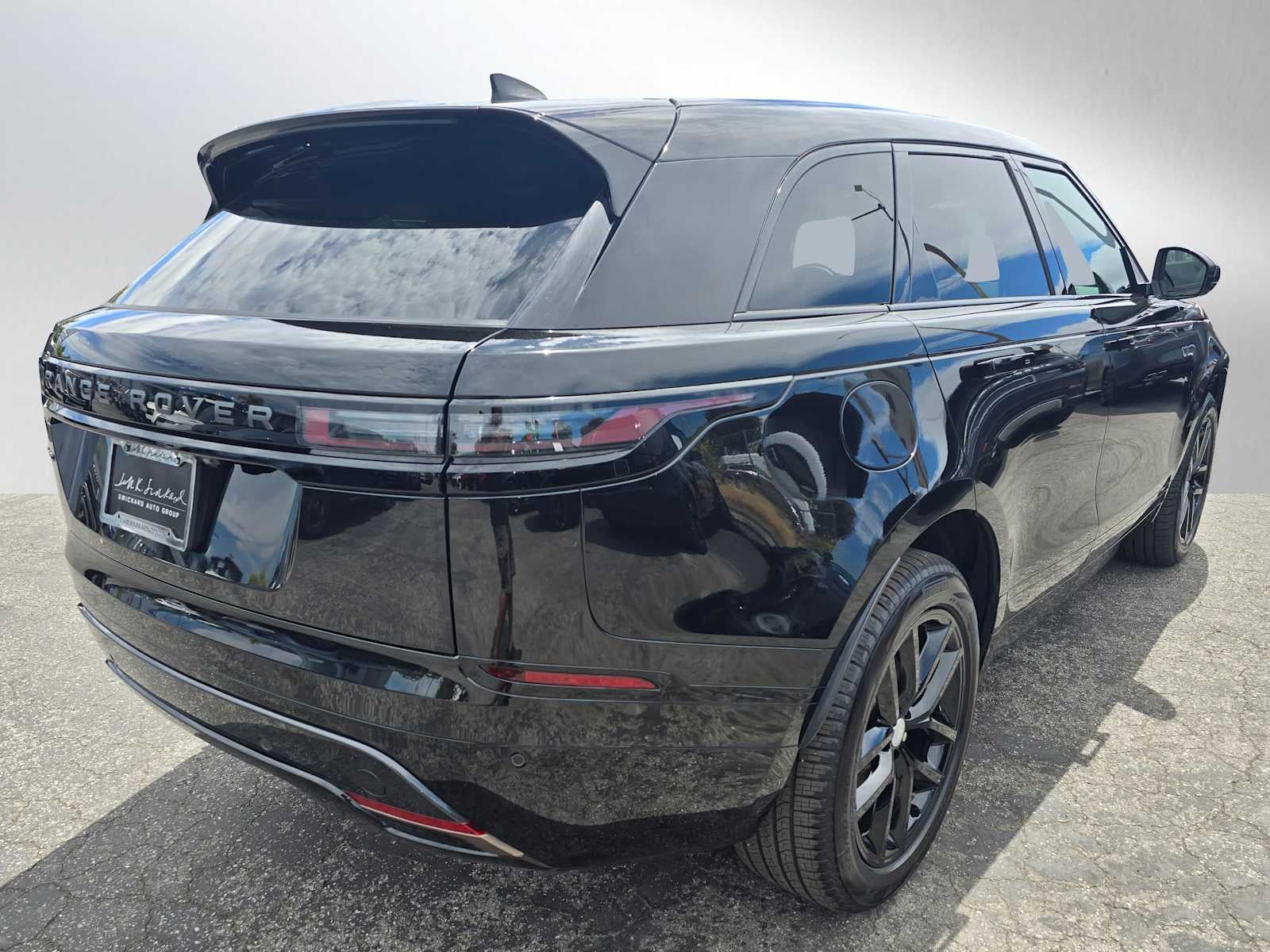 2025 Land Rover Range Rover Velar Dynamic SE
