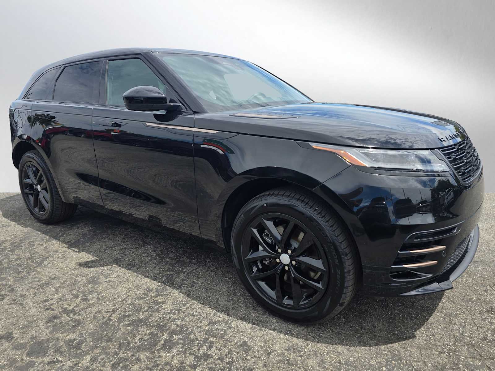 2025 Land Rover Range Rover Velar Dynamic SE