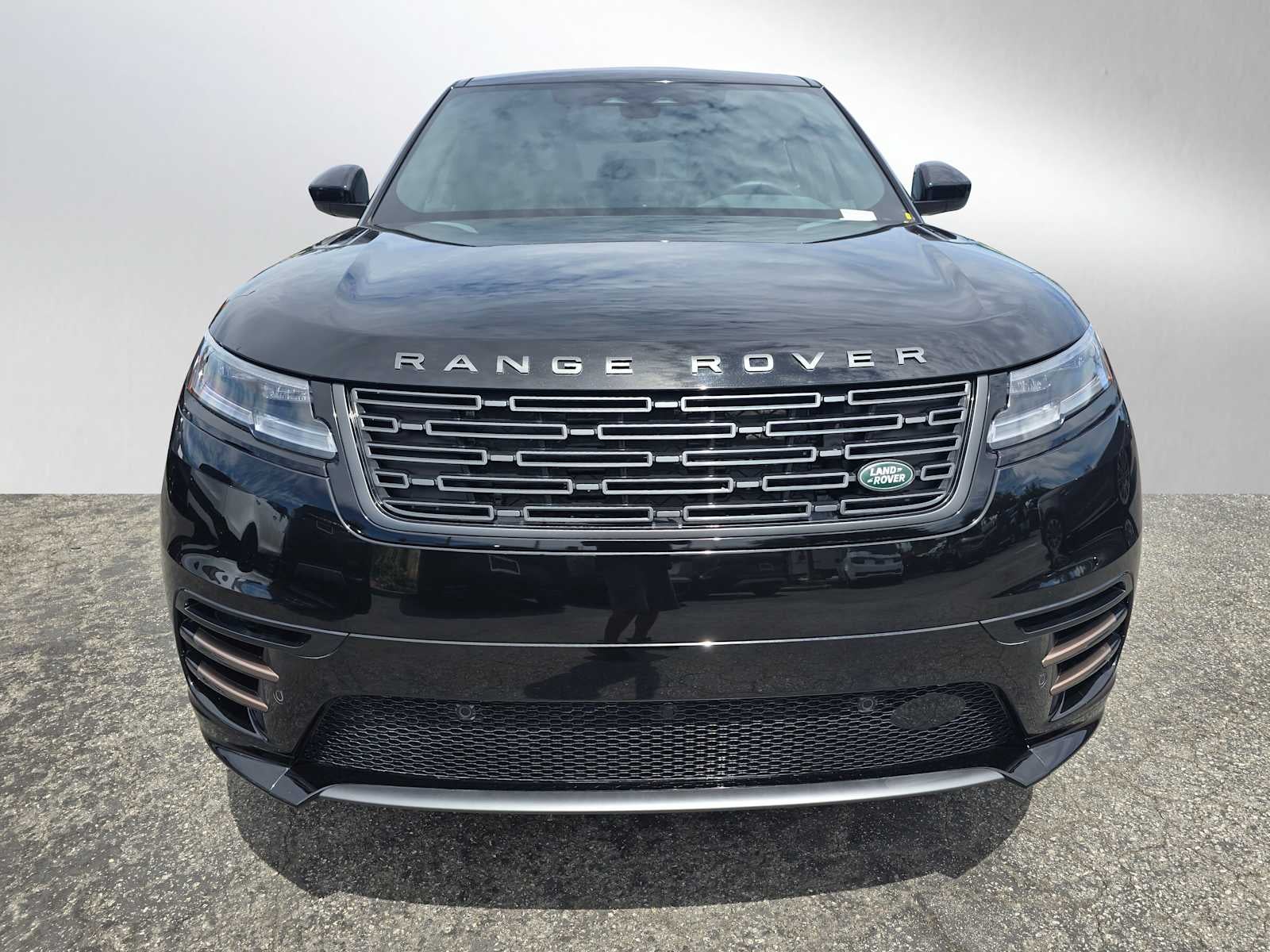 2025 Land Rover Range Rover Velar Dynamic SE