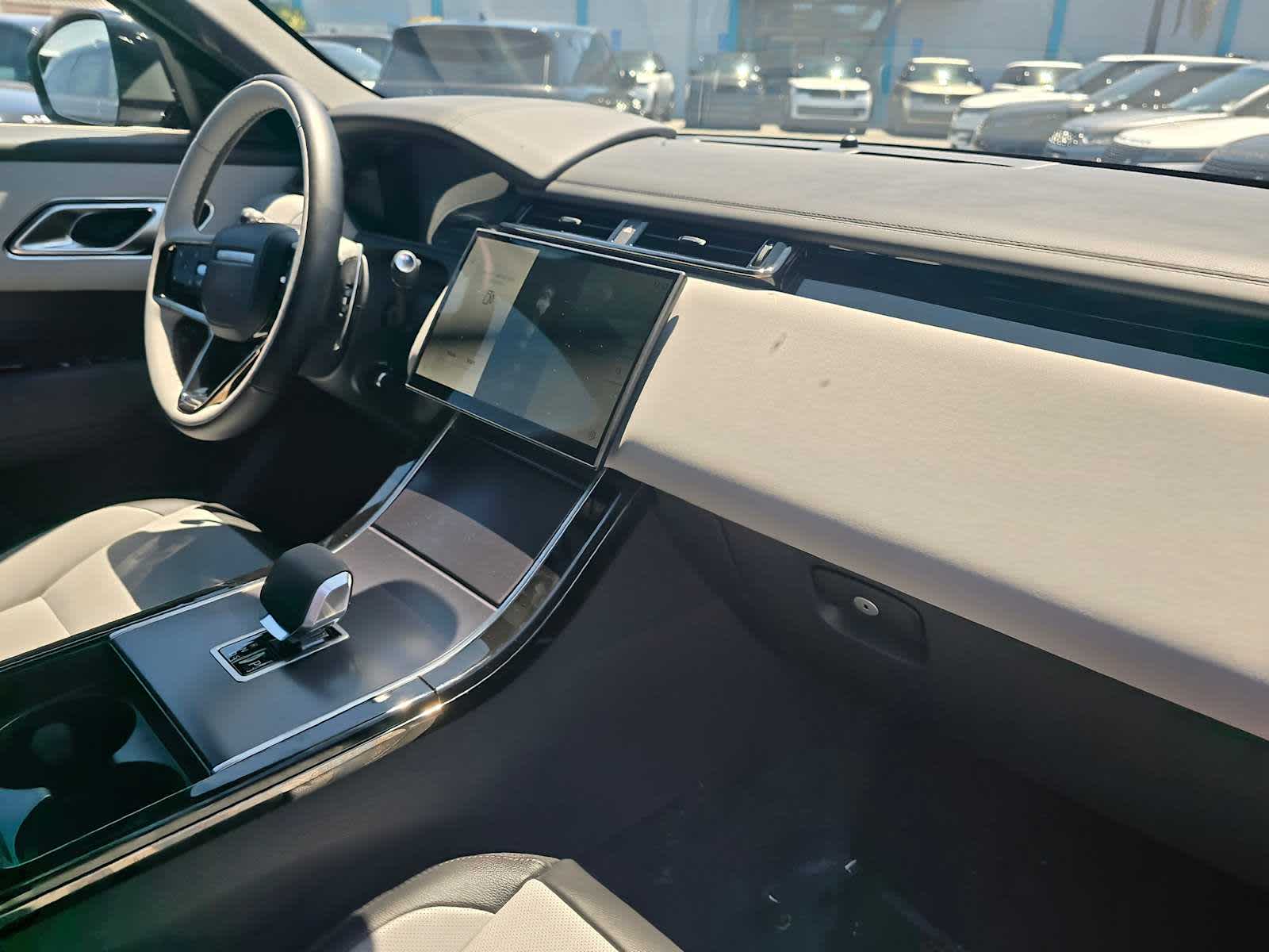 2026 Land Rover Range Rover Velar Dynamic SE