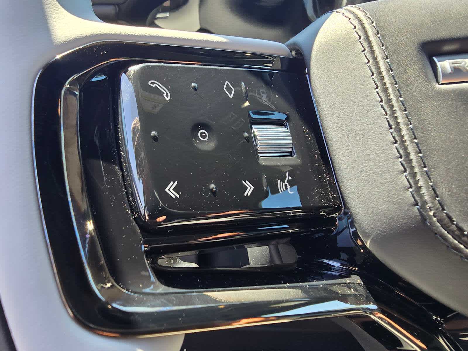 2026 Land Rover Range Rover Velar Dynamic SE