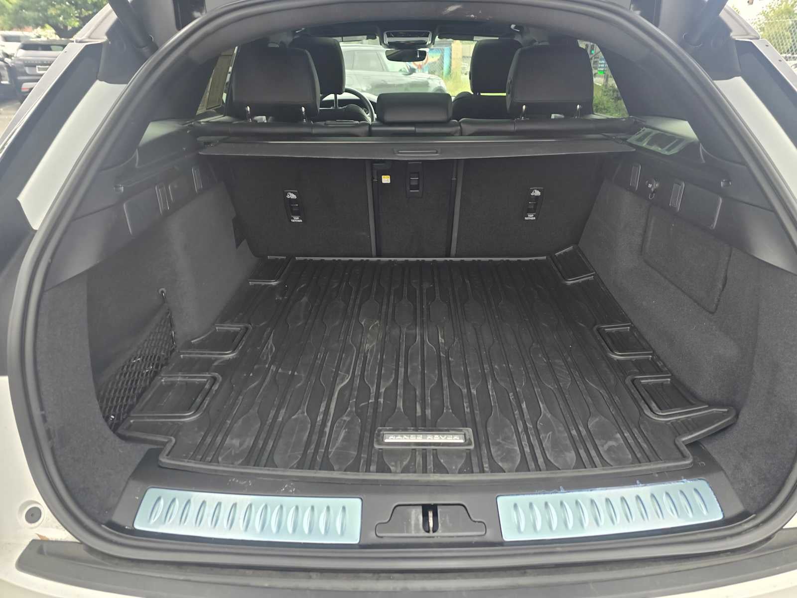 2026 Land Rover Range Rover Velar Dynamic SE