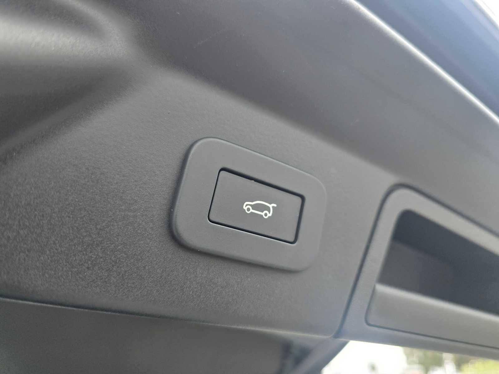 2026 Land Rover Range Rover Velar Dynamic SE