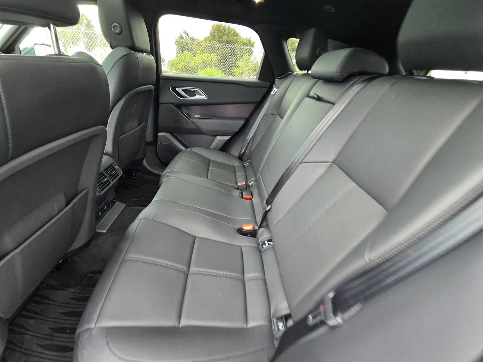 2026 Land Rover Range Rover Velar Dynamic SE