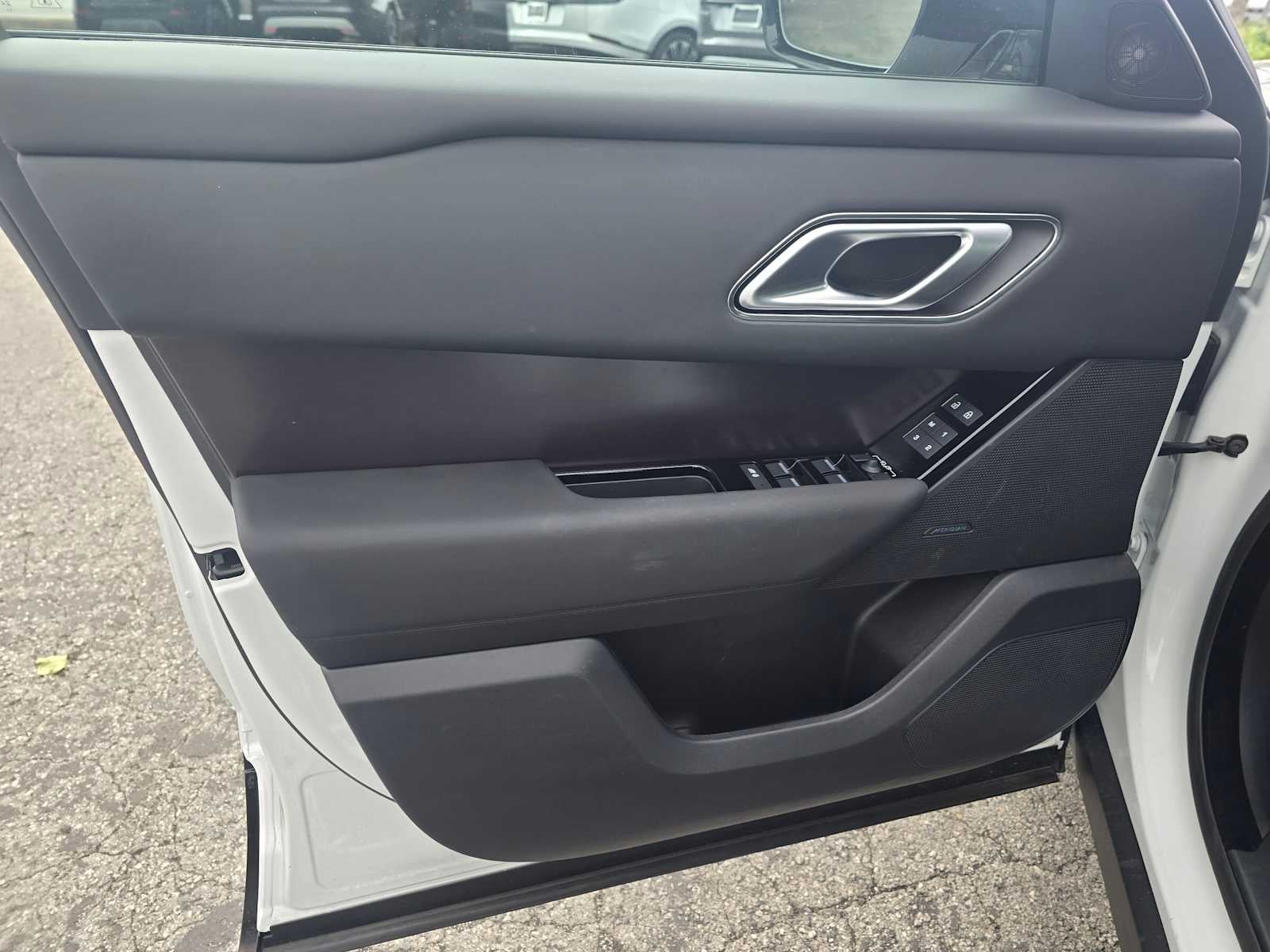 2026 Land Rover Range Rover Velar Dynamic SE