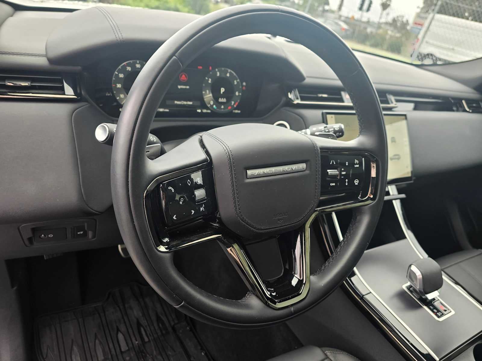 2026 Land Rover Range Rover Velar Dynamic SE