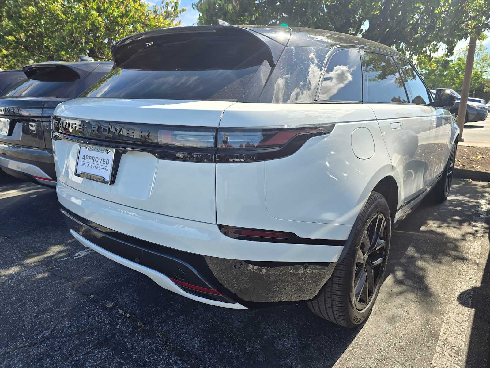 2026 Land Rover Range Rover Velar Dynamic SE