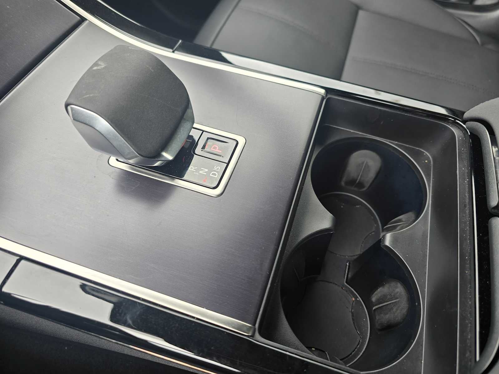 2026 Land Rover Range Rover Velar Dynamic SE