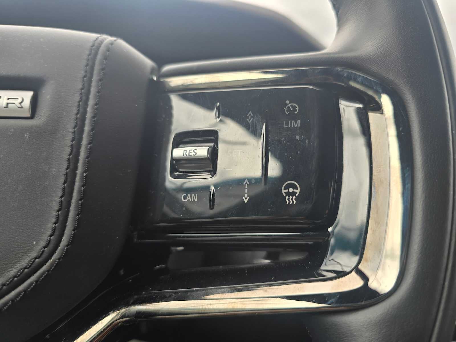 2026 Land Rover Range Rover Velar Dynamic SE