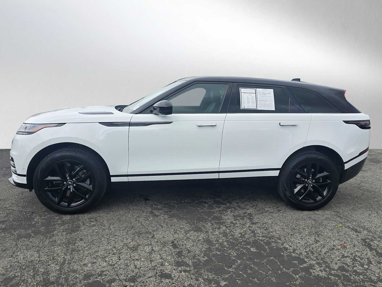 2026 Land Rover Range Rover Velar Dynamic SE