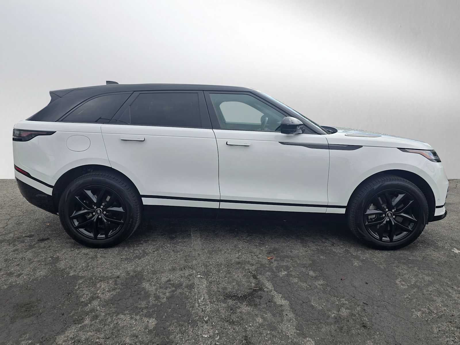 2026 Land Rover Range Rover Velar Dynamic SE