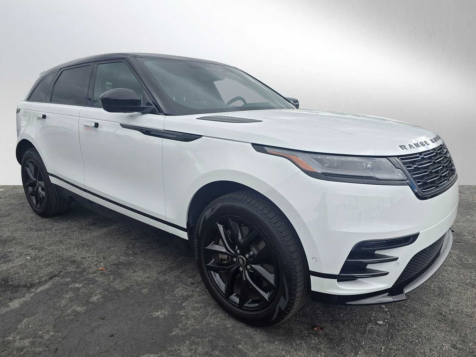 2026 Land Rover Range Rover Velar Dynamic SE