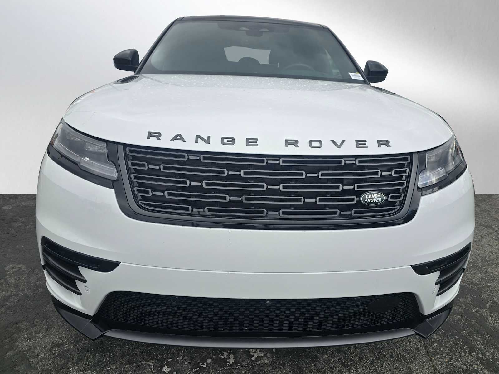 2026 Land Rover Range Rover Velar Dynamic SE
