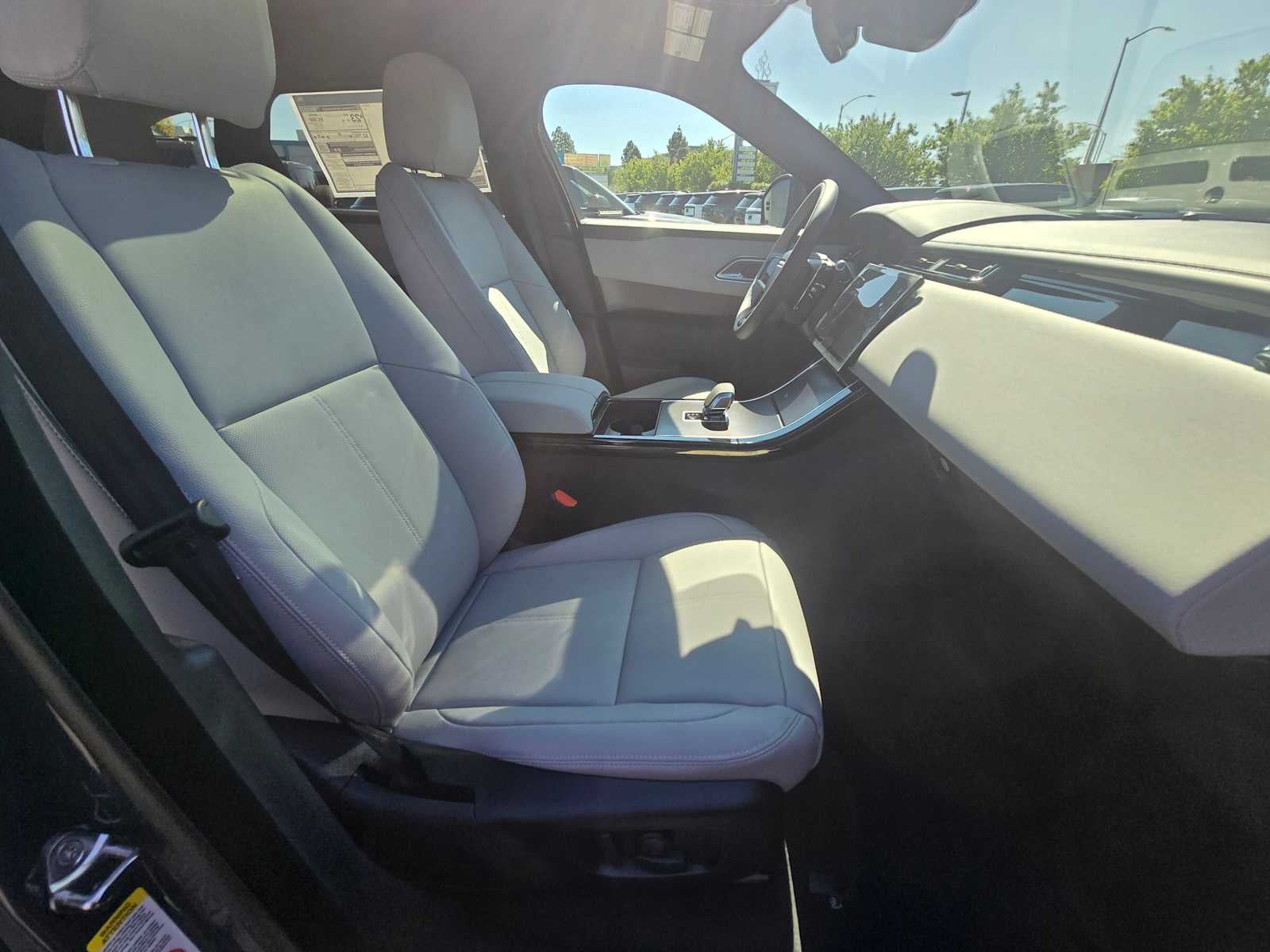 2026 Land Rover Range Rover Velar Dynamic SE