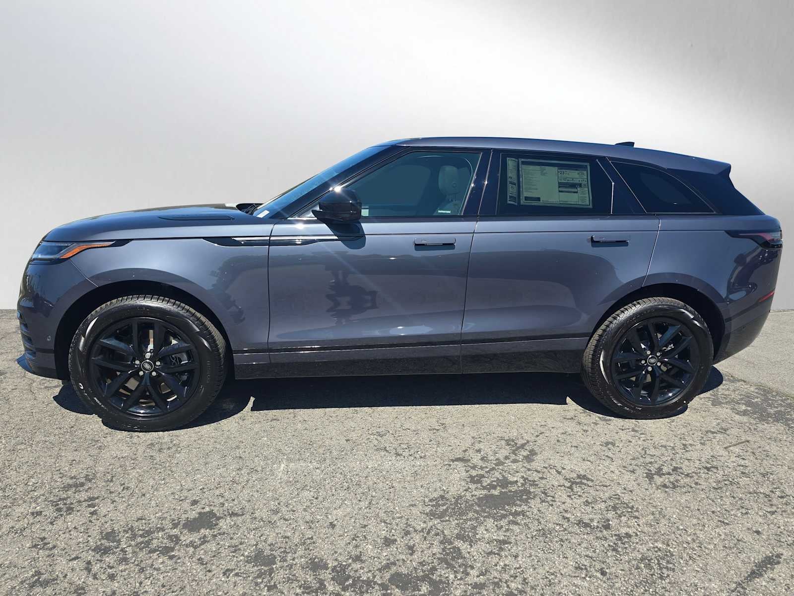 2026 Land Rover Range Rover Velar Dynamic SE