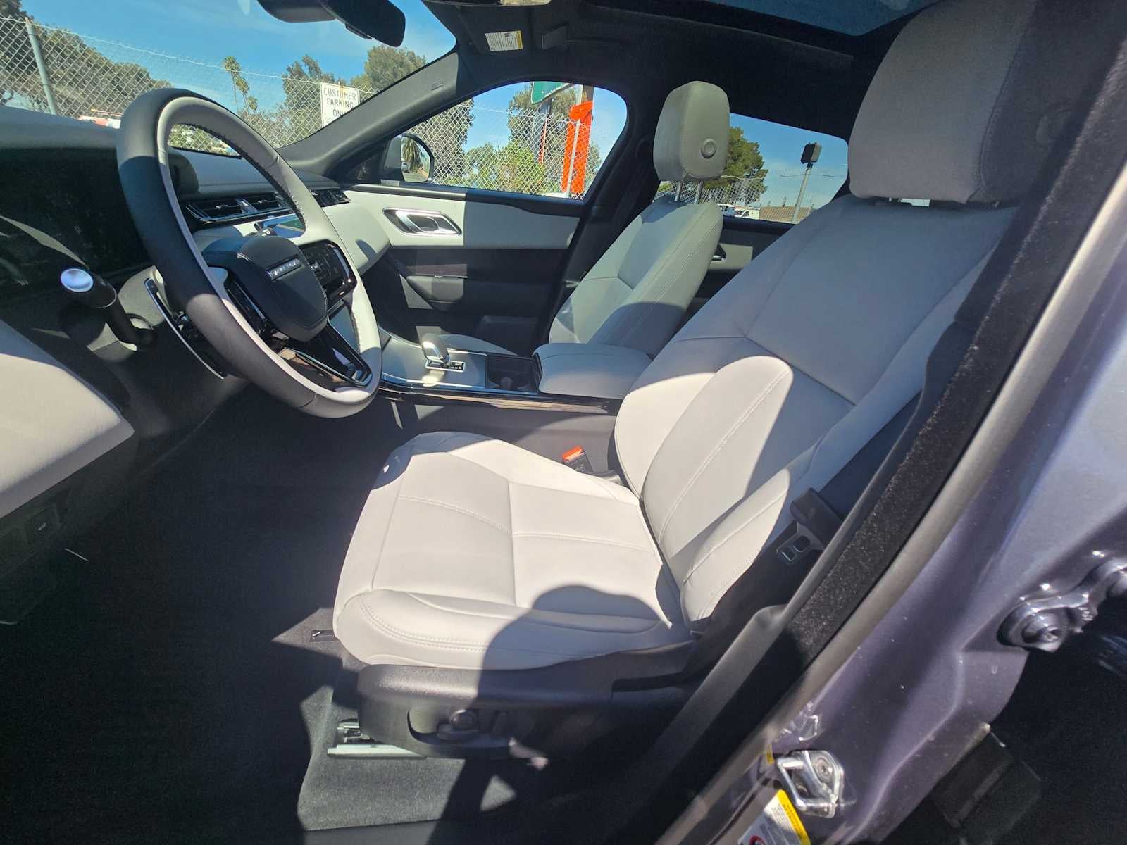 2026 Land Rover Range Rover Velar Dynamic SE