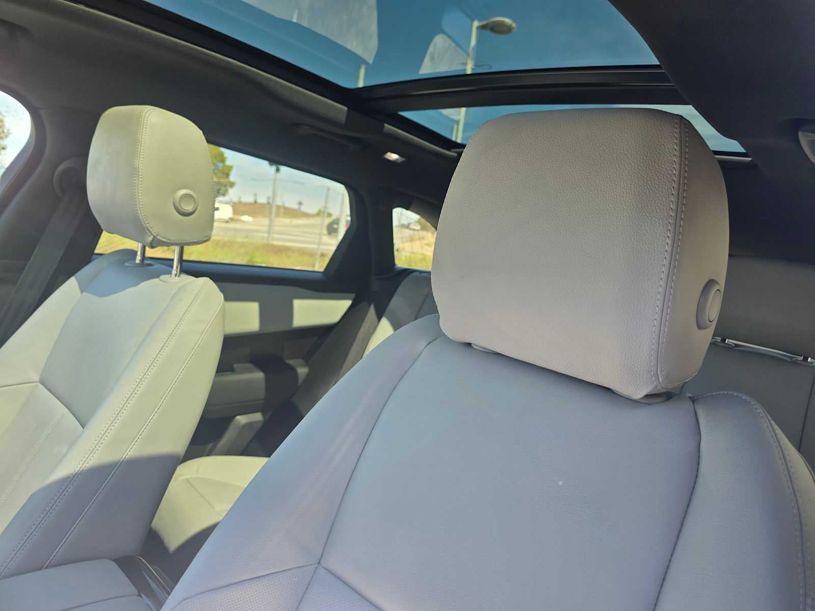2026 Land Rover Range Rover Velar Dynamic SE