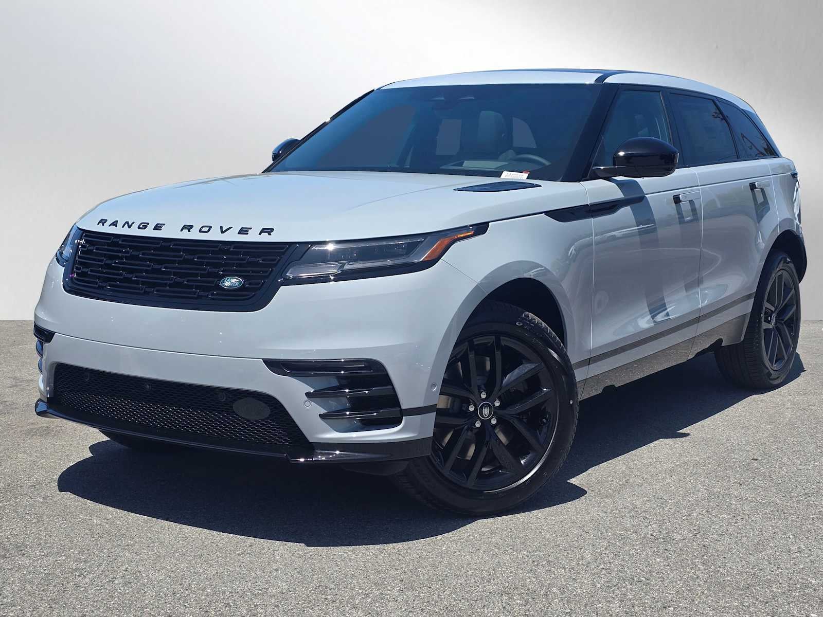 2026 Land Rover Range Rover Velar Dynamic SE