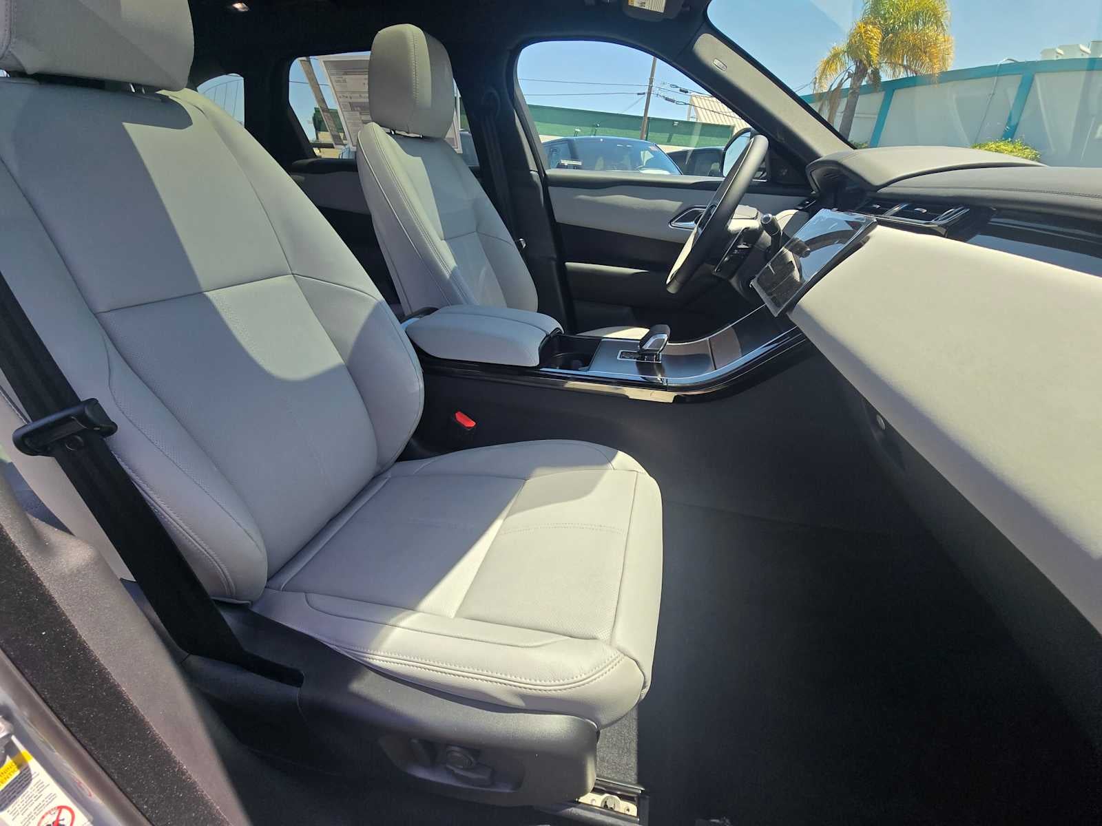 2026 Land Rover Range Rover Velar Dynamic SE