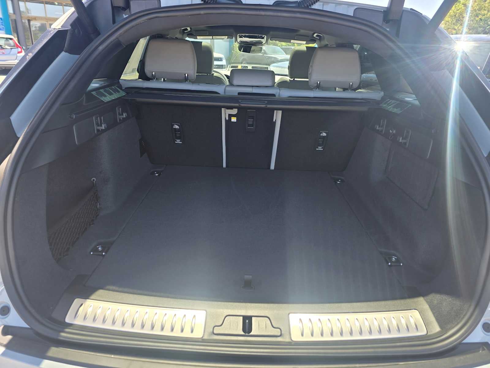 2026 Land Rover Range Rover Velar Dynamic SE