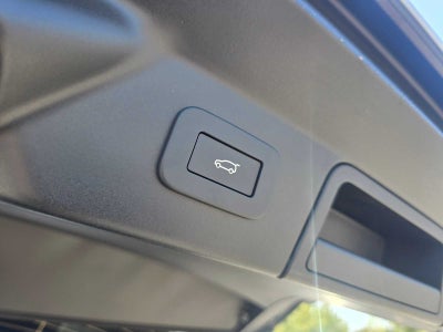 2026 Land Rover Range Rover Velar Dynamic SE