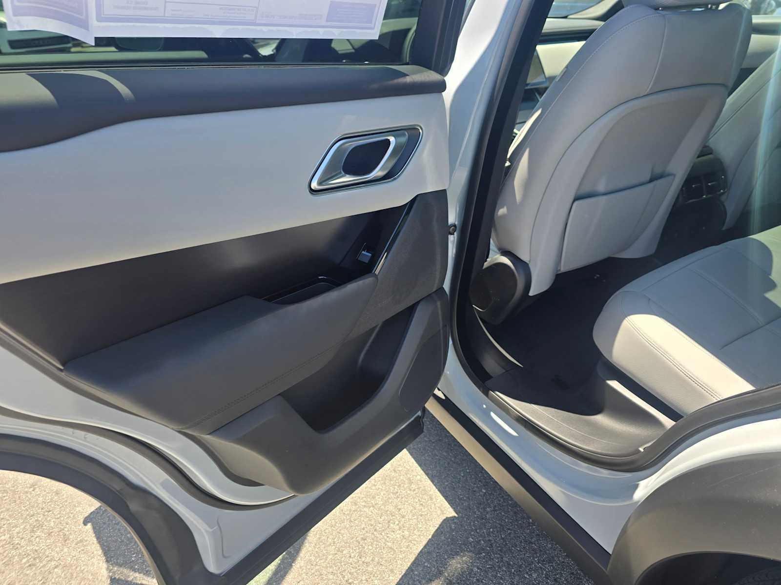 2026 Land Rover Range Rover Velar Dynamic SE