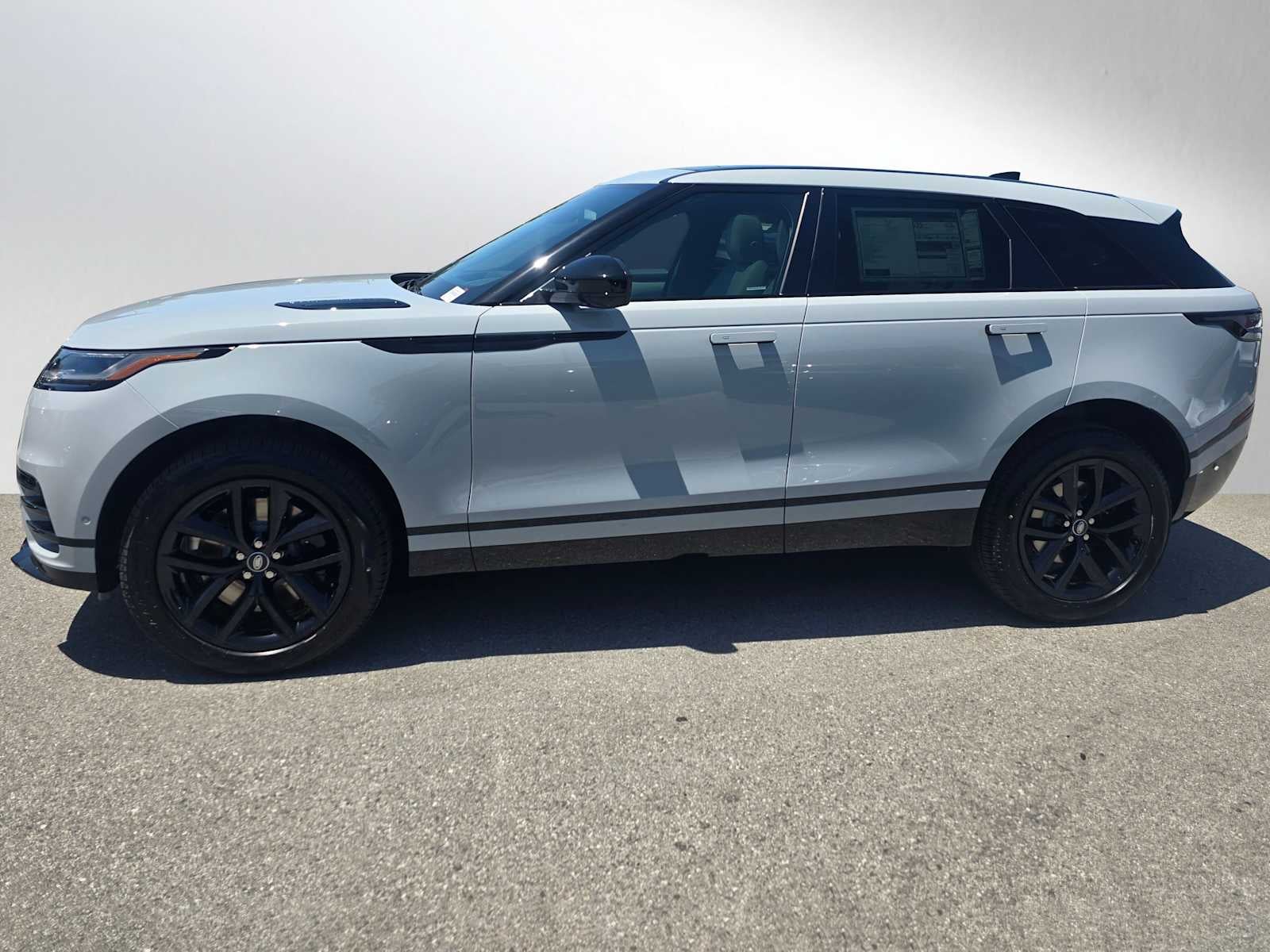 2026 Land Rover Range Rover Velar Dynamic SE
