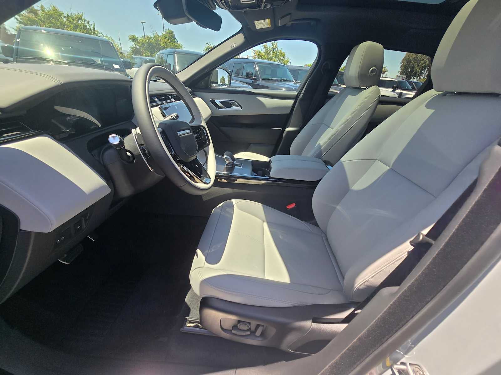 2026 Land Rover Range Rover Velar Dynamic SE