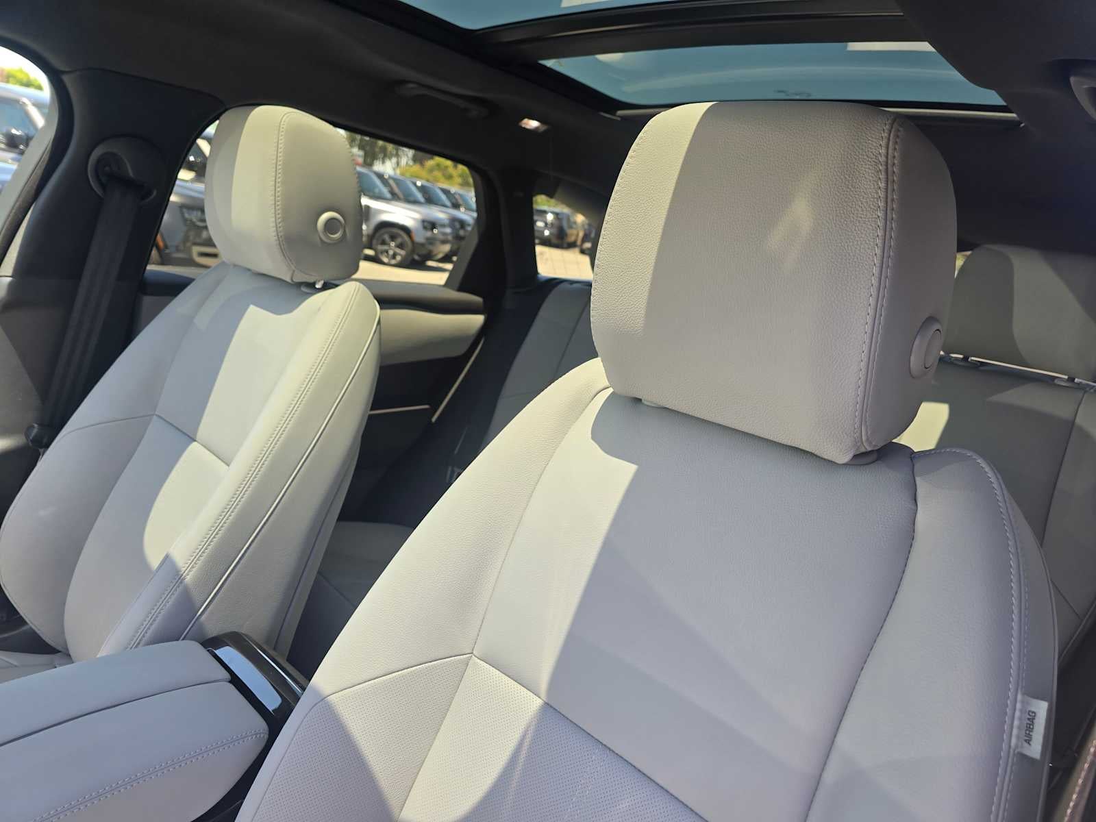 2026 Land Rover Range Rover Velar Dynamic SE