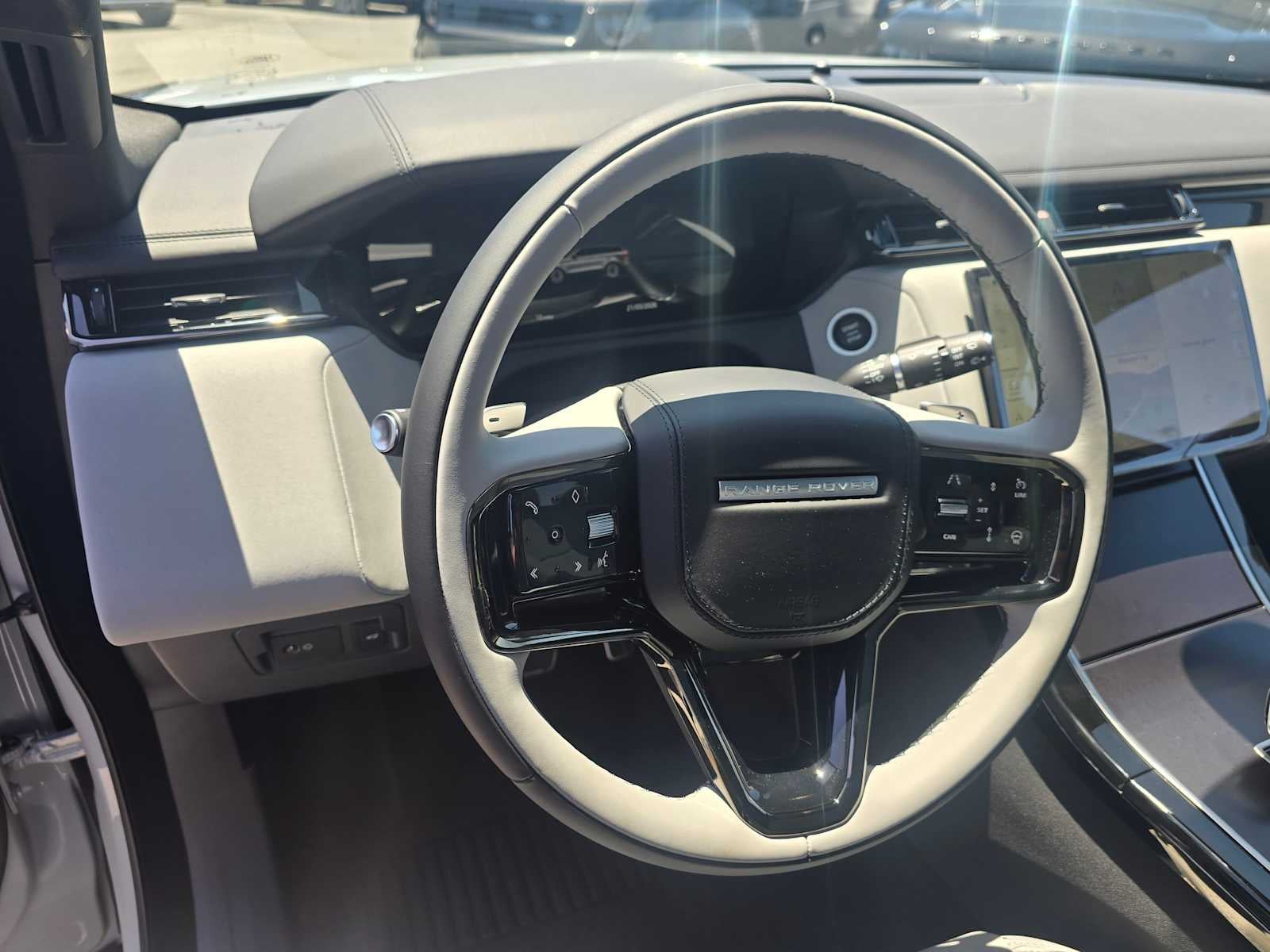 2026 Land Rover Range Rover Velar Dynamic SE