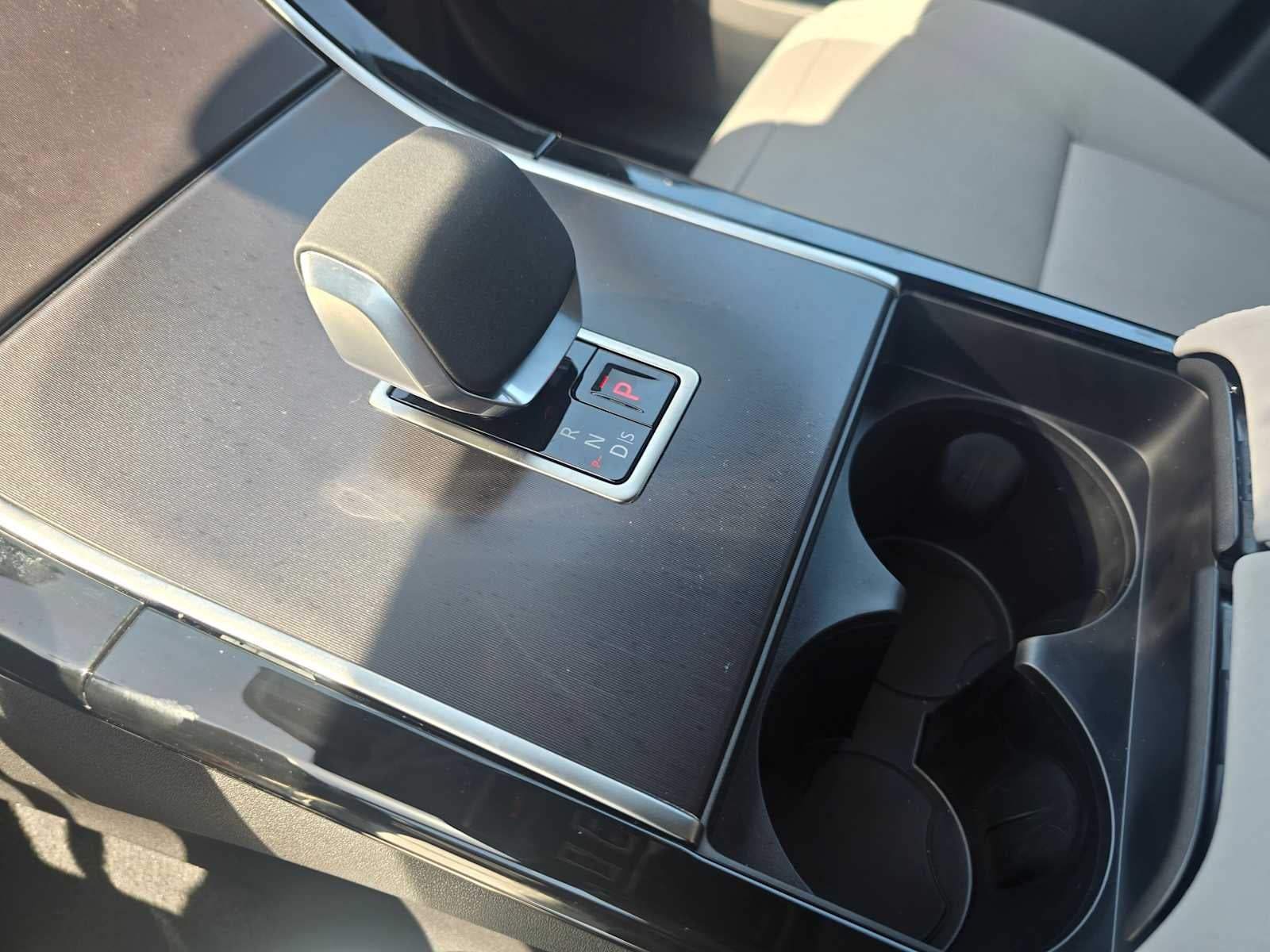 2026 Land Rover Range Rover Velar Dynamic SE