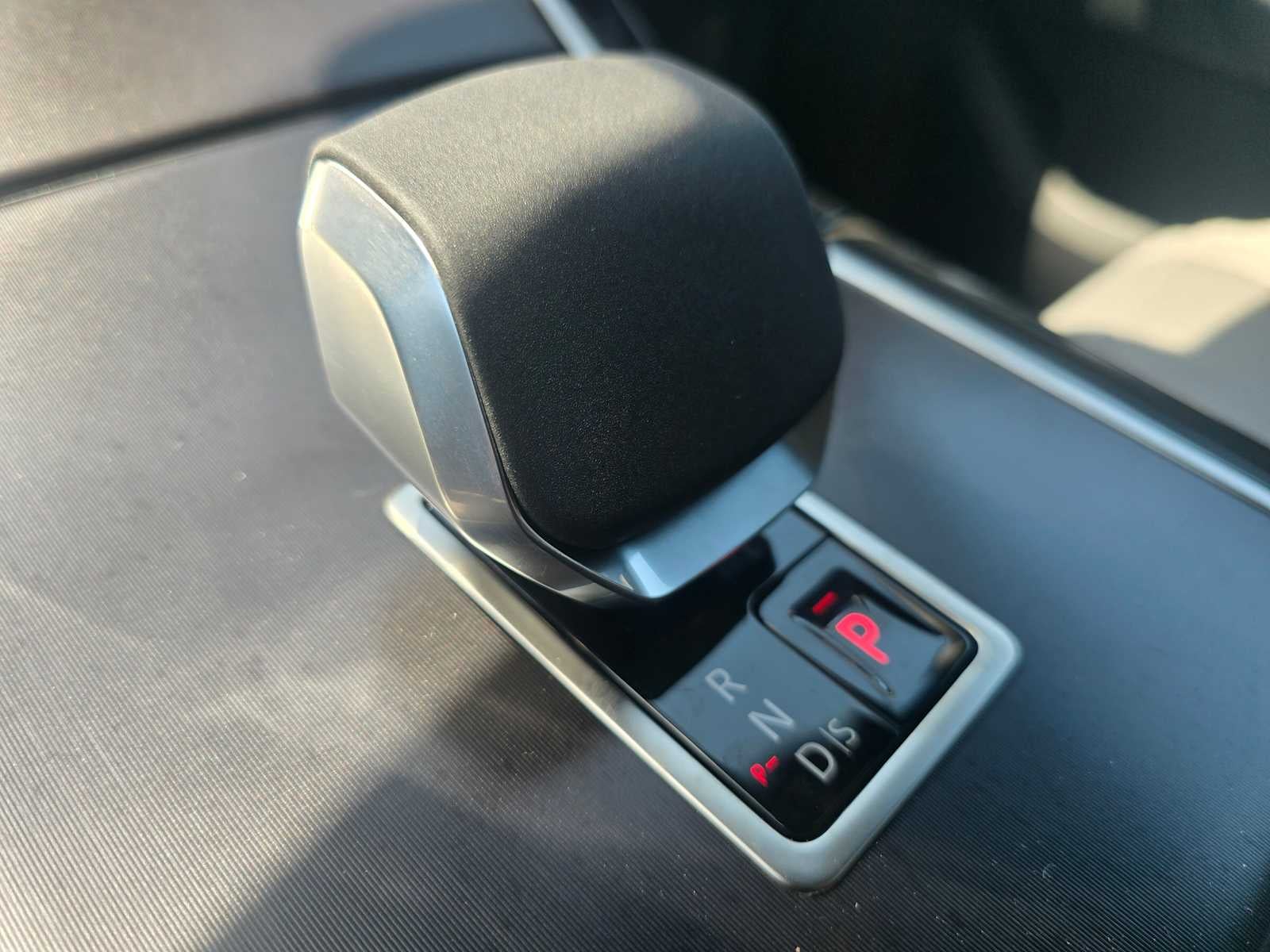 2026 Land Rover Range Rover Velar Dynamic SE