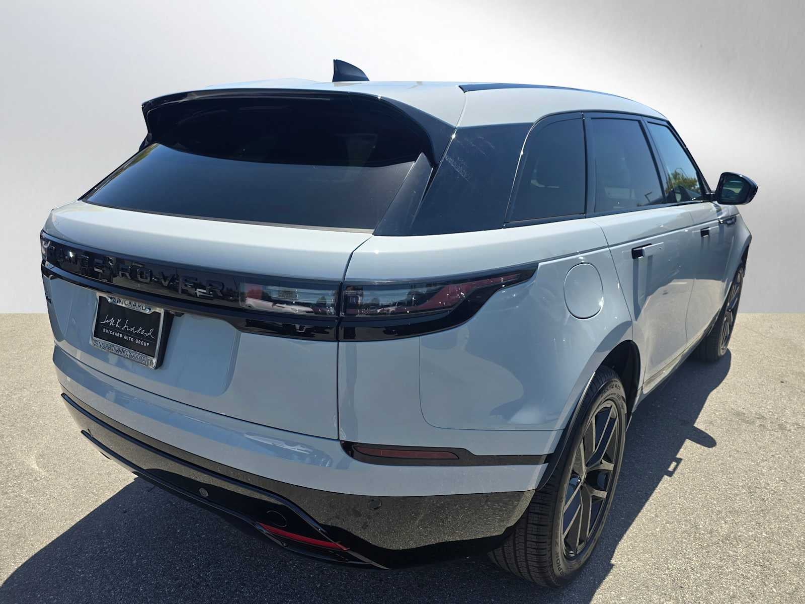 2026 Land Rover Range Rover Velar Dynamic SE