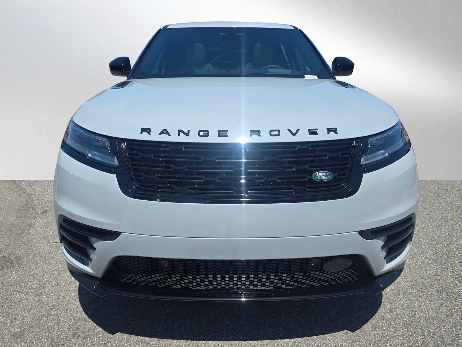 2026 Land Rover Range Rover Velar Dynamic SE