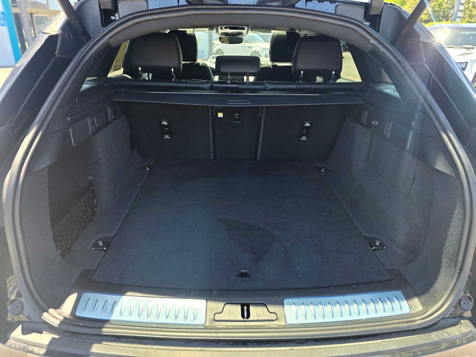 2026 Land Rover Range Rover Velar Dynamic SE